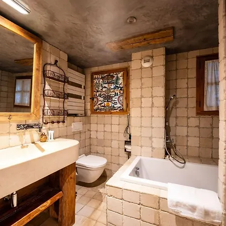 Chalet Le K2 1850, Plein Centre De 1850 Et Aux Pieds Des Pistes De Skis Chalet Courchevel