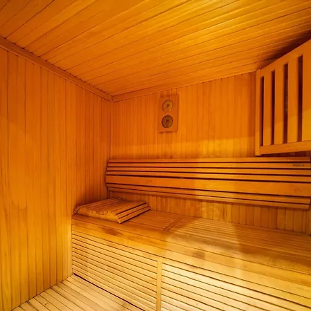 Chalet Le K2 1850, Plein Centre De 1850 Et Aux Pieds Des Pistes De Skis Courchevel